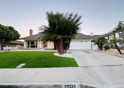 Maximus Cottage Curb Front